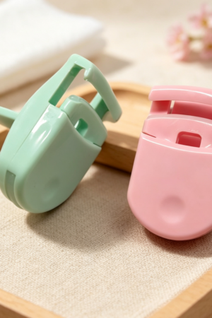 Lightweight Curved Eyelash Curler
